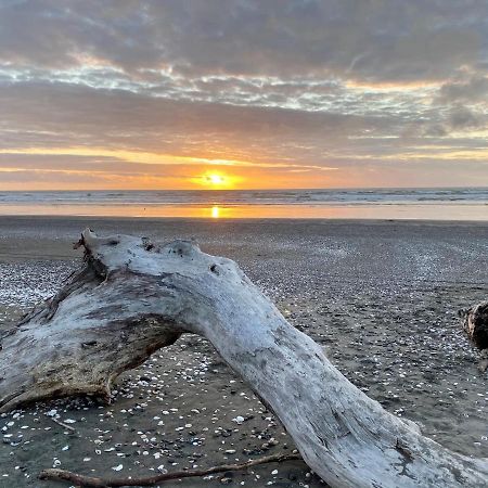 Otaki Beachfront Getaway Bagian luar foto