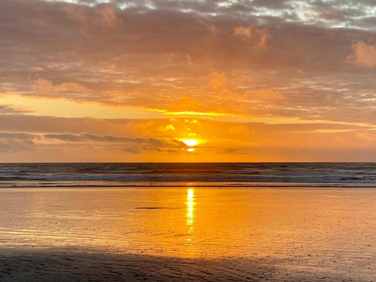 Otaki Beachfront Getaway Bagian luar foto