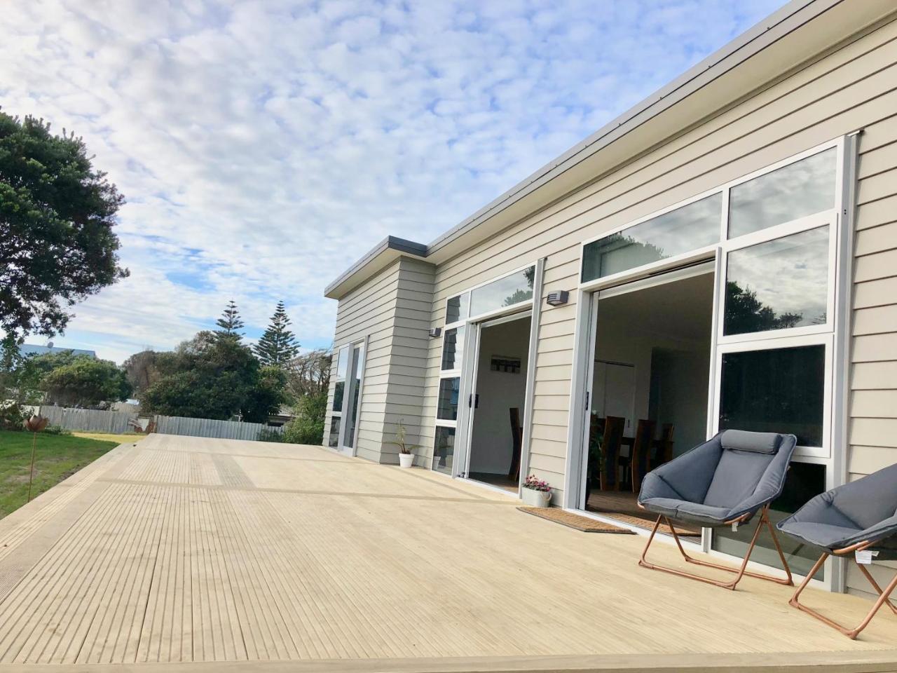 Otaki Beachfront Getaway Bagian luar foto