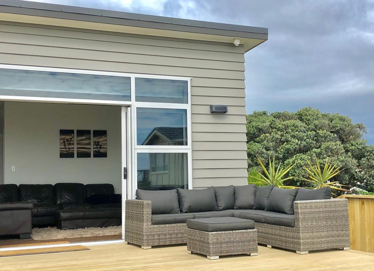 Otaki Beachfront Getaway Bagian luar foto