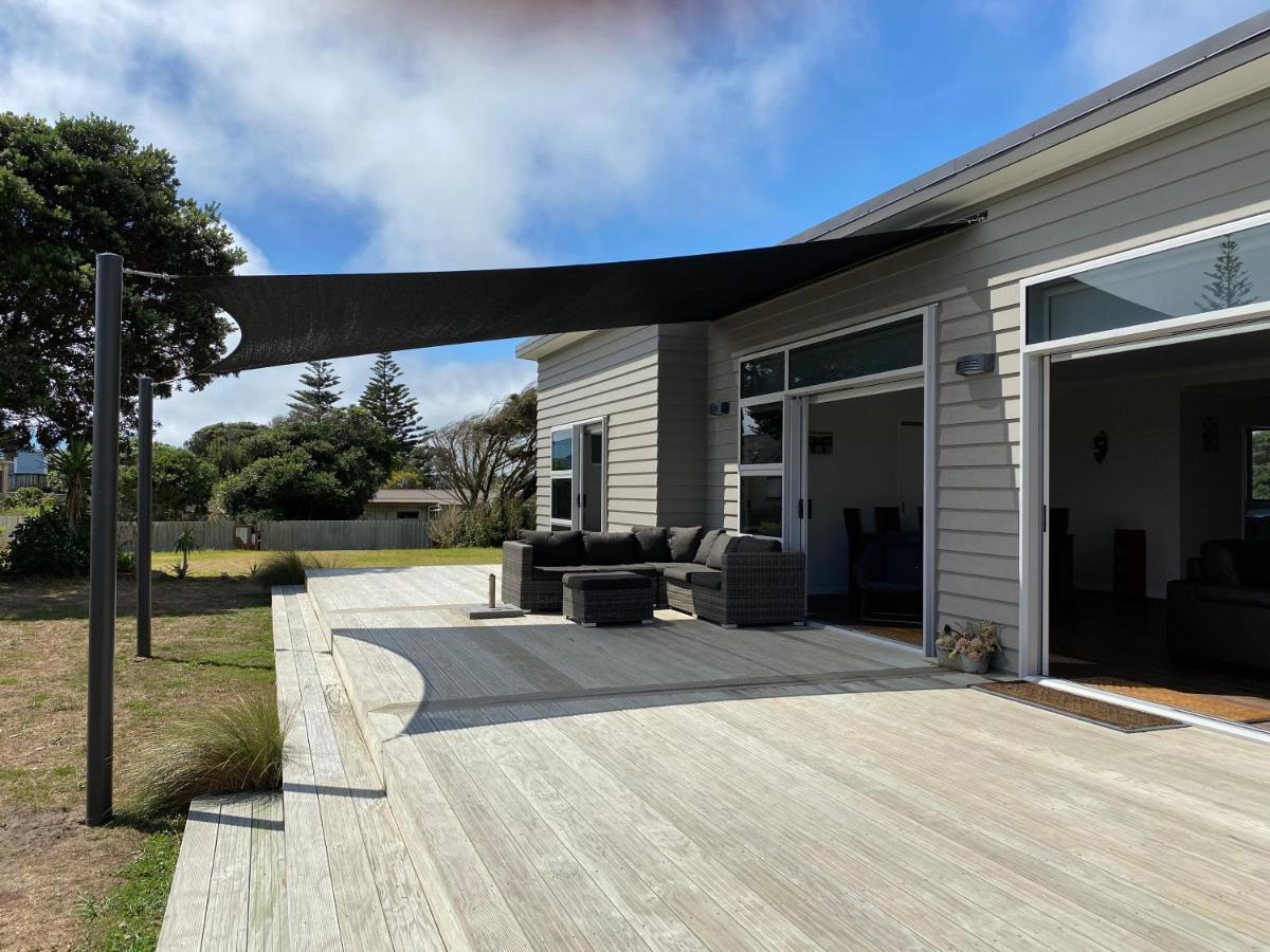 Otaki Beachfront Getaway Bagian luar foto
